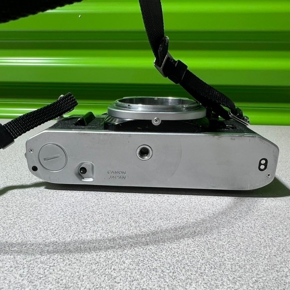 Canon AE-1 35mm SLR Film Camera Body Vintage Silver Black Japan 2386617 - Picture 10 of 14